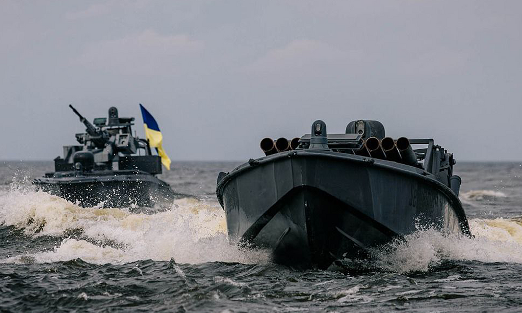 Tin Tức Thế Giới: Ukraine Đề Xuất Ý Tưởng Sử Dụng Xuồng Tự Sát Tại Eo Biển Hormuz Trong Bối Cảnh Khủng Hoảng Năng Lượng Toàn Cầu